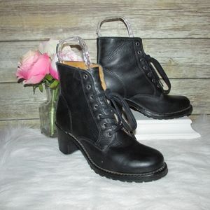 FRYE Sabrina 6G Black Leather Lace Up Ankle Boots